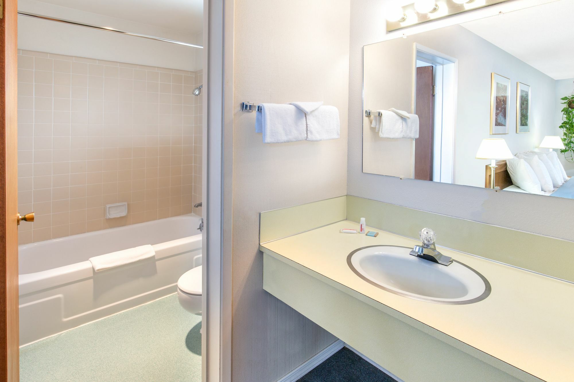 Redwood Inn Кресент-Сити Экстерьер фото